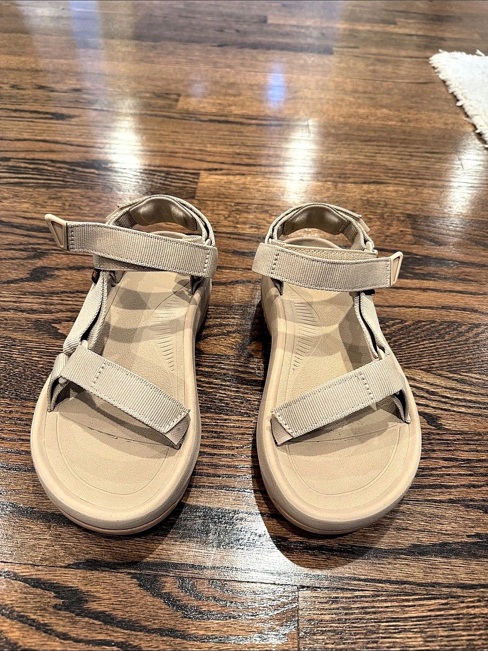 Teva Hurricane in Beige/Taupe